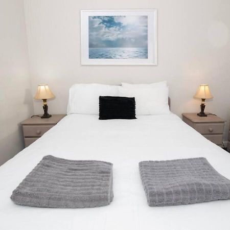 סקארבורו Cormorant - Beautiful 2 Bed Apartment With Sea Views Old Town מראה חיצוני תמונה
