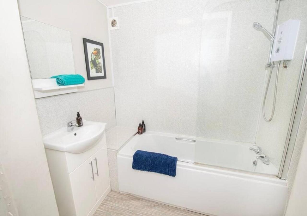 סקארבורו Cormorant - Beautiful 2 Bed Apartment With Sea Views Old Town מראה חיצוני תמונה